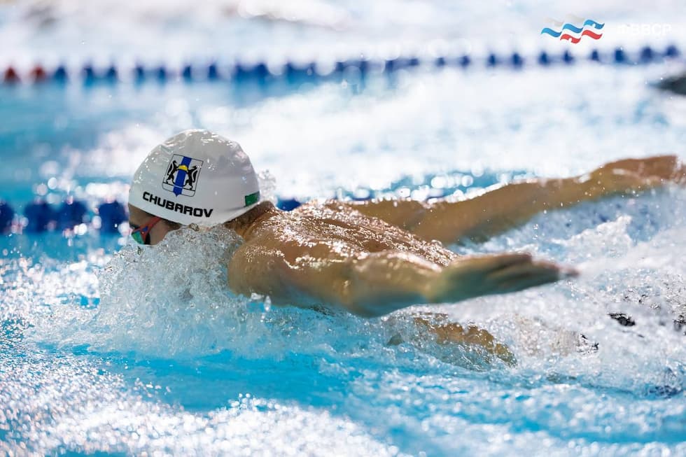 Nuotatrice in azione durante l'allenamento